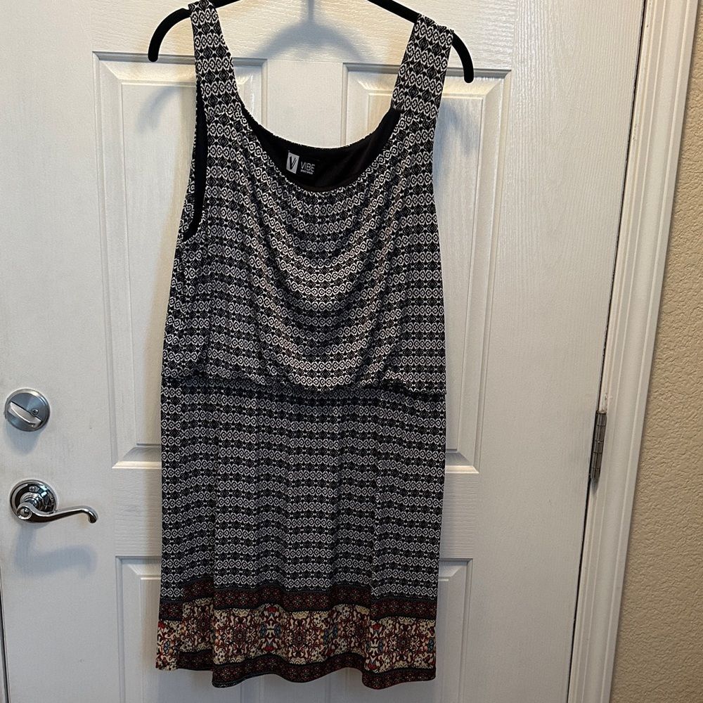 Vibe Sportswear Black and White Geometric Dress with multi color hem Size Large